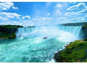 Para além do futebol: explore as icónicas ruas de Nova Iorque, beba vinho numa encantadora adega de Niagara-on-the-Lake e sinta de perto o poder das Cataratas do Niágara