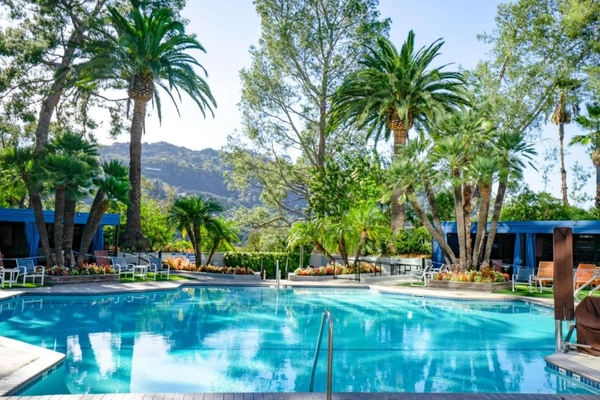 4★ Sheraton Universal (or similar)
