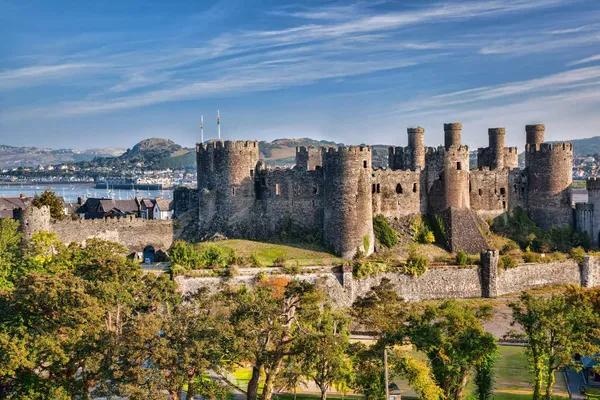 Cardiff: Cardiff Castle and the Welsh valleys