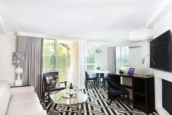 5★ The West Hollywood EDITION (or similar)