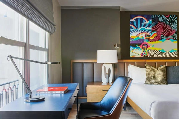 4★ Hotel Near the Strip